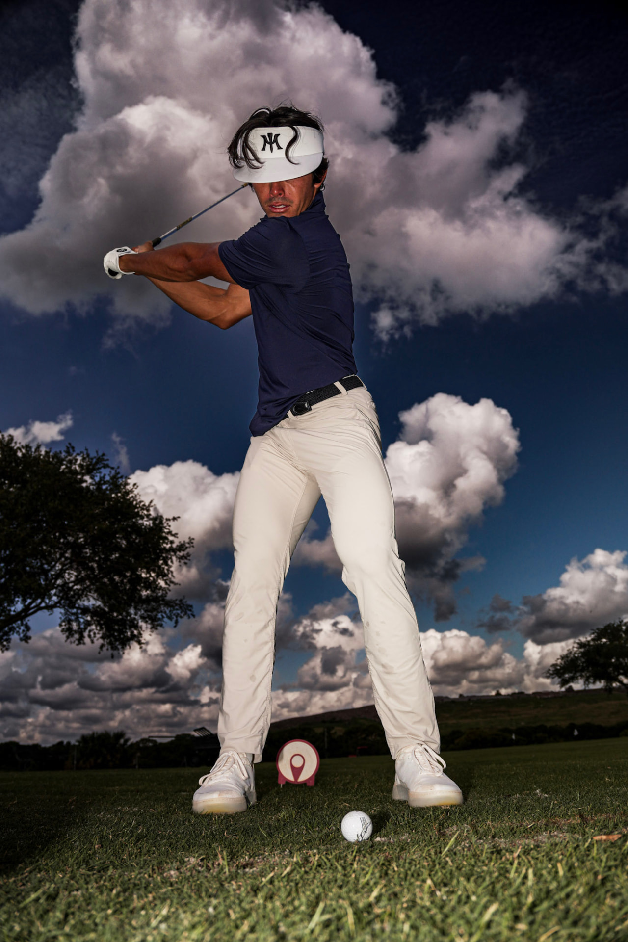 Leopoldo Herrera III mid-swing